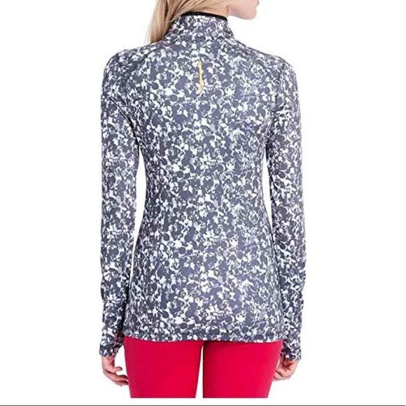 EUC LOLE Zip up size medium but fits like a small - Picture 2 of 8